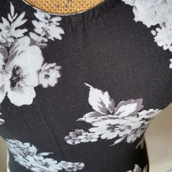 Twenty Two/7 SMALL Body Con Elastic Waist Floral Print Scoop Neck Top imperfect - Picture 7 of 7